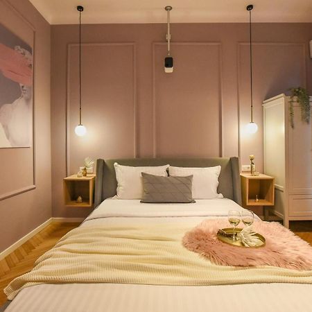 Modern Stay - Central Studios With Wall Projector Near Radisson بوخارست المظهر الخارجي الصورة