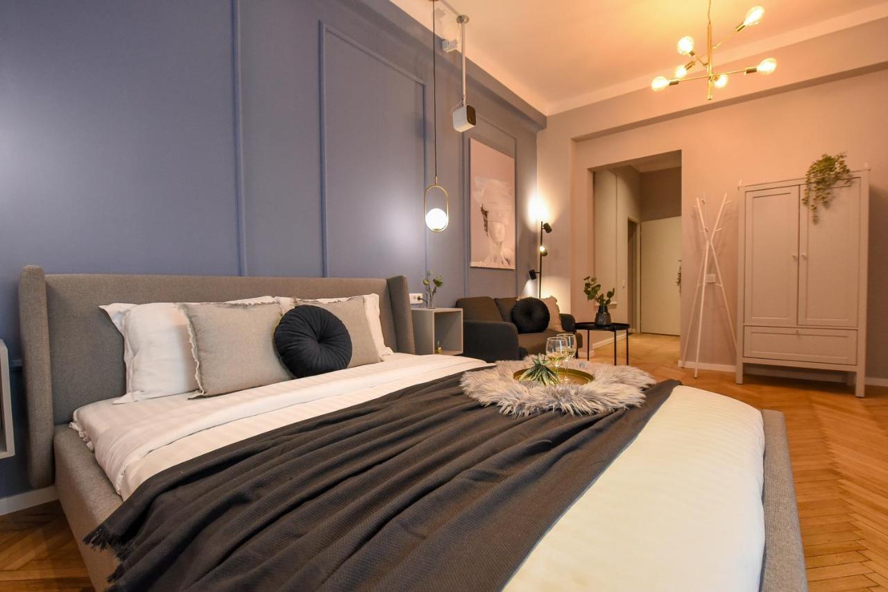 Modern Stay - Central Studios With Wall Projector Near Radisson بوخارست المظهر الخارجي الصورة