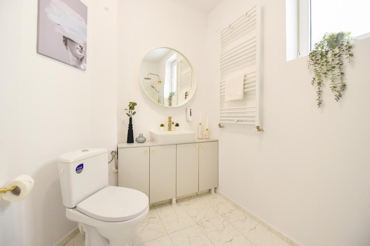 Modern Stay - Central Studios With Wall Projector Near Radisson بوخارست المظهر الخارجي الصورة