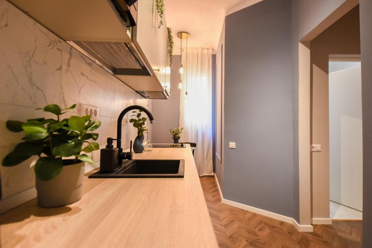 Modern Stay - Central Studios With Wall Projector Near Radisson بوخارست المظهر الخارجي الصورة