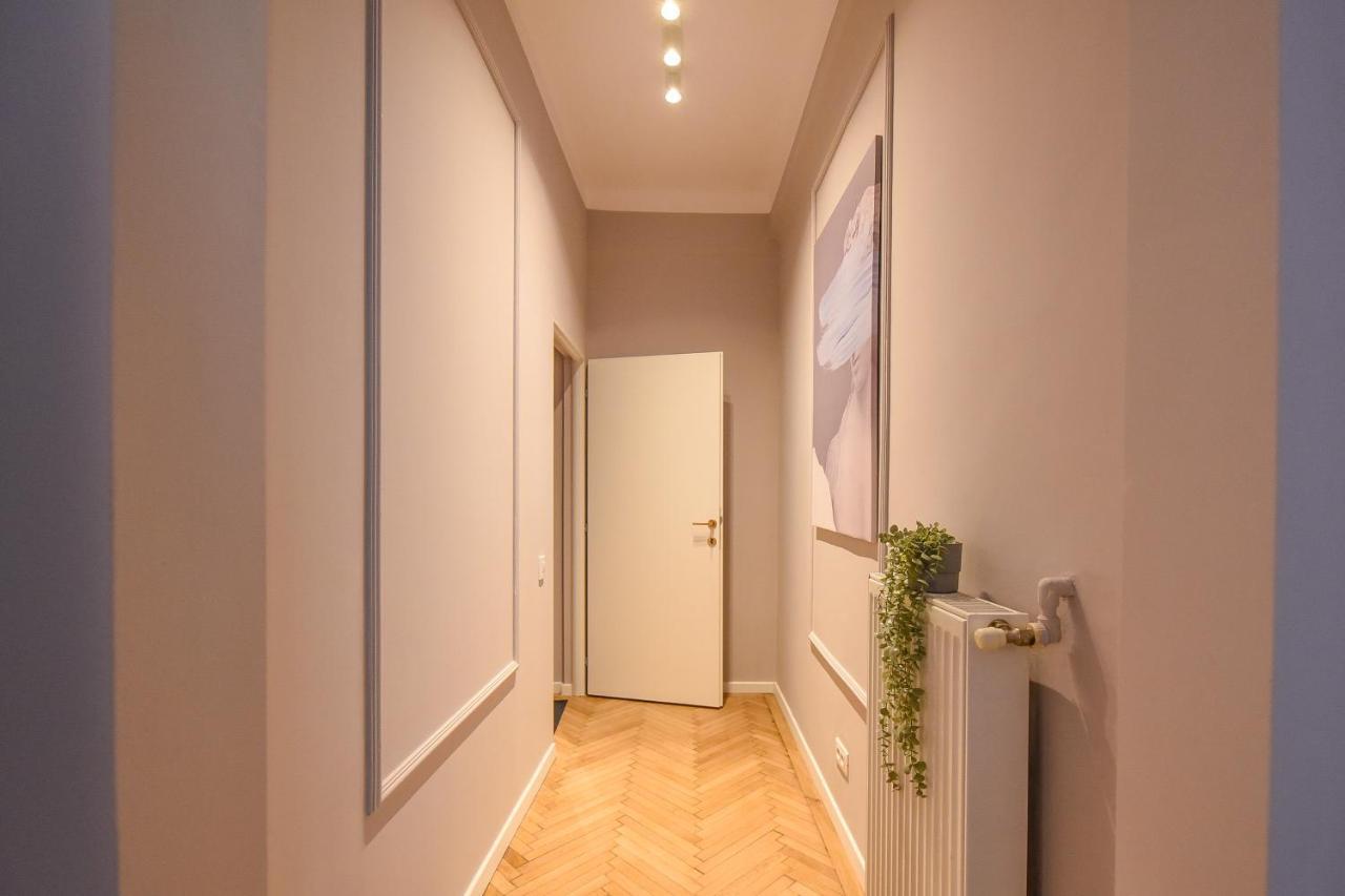 Modern Stay - Central Studios With Wall Projector Near Radisson بوخارست المظهر الخارجي الصورة