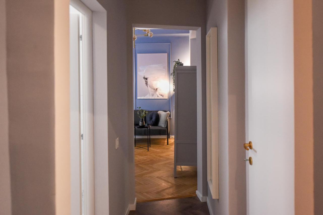Modern Stay - Central Studios With Wall Projector Near Radisson بوخارست المظهر الخارجي الصورة