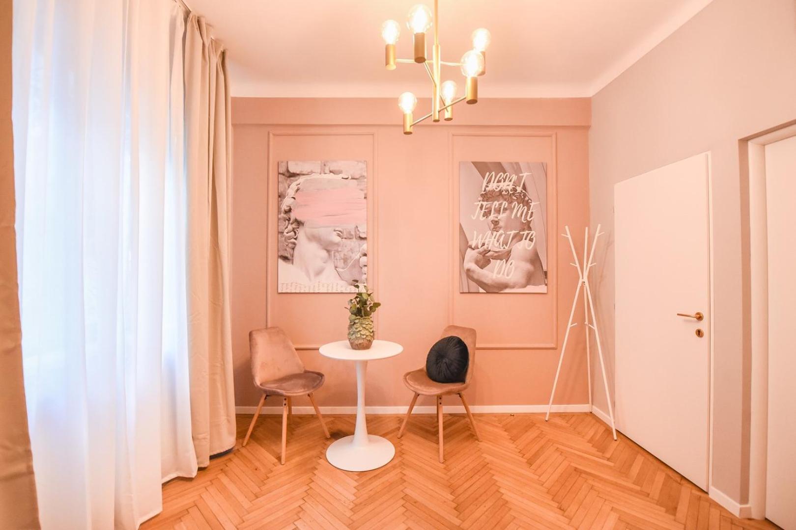 Modern Stay - Central Studios With Wall Projector Near Radisson بوخارست الغرفة الصورة